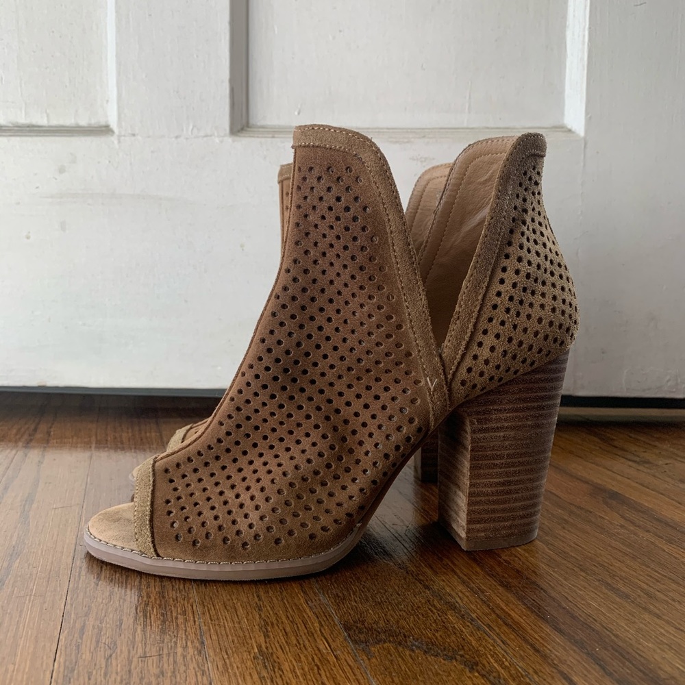 Lucky ankle booties peep toe perf suede leather 10